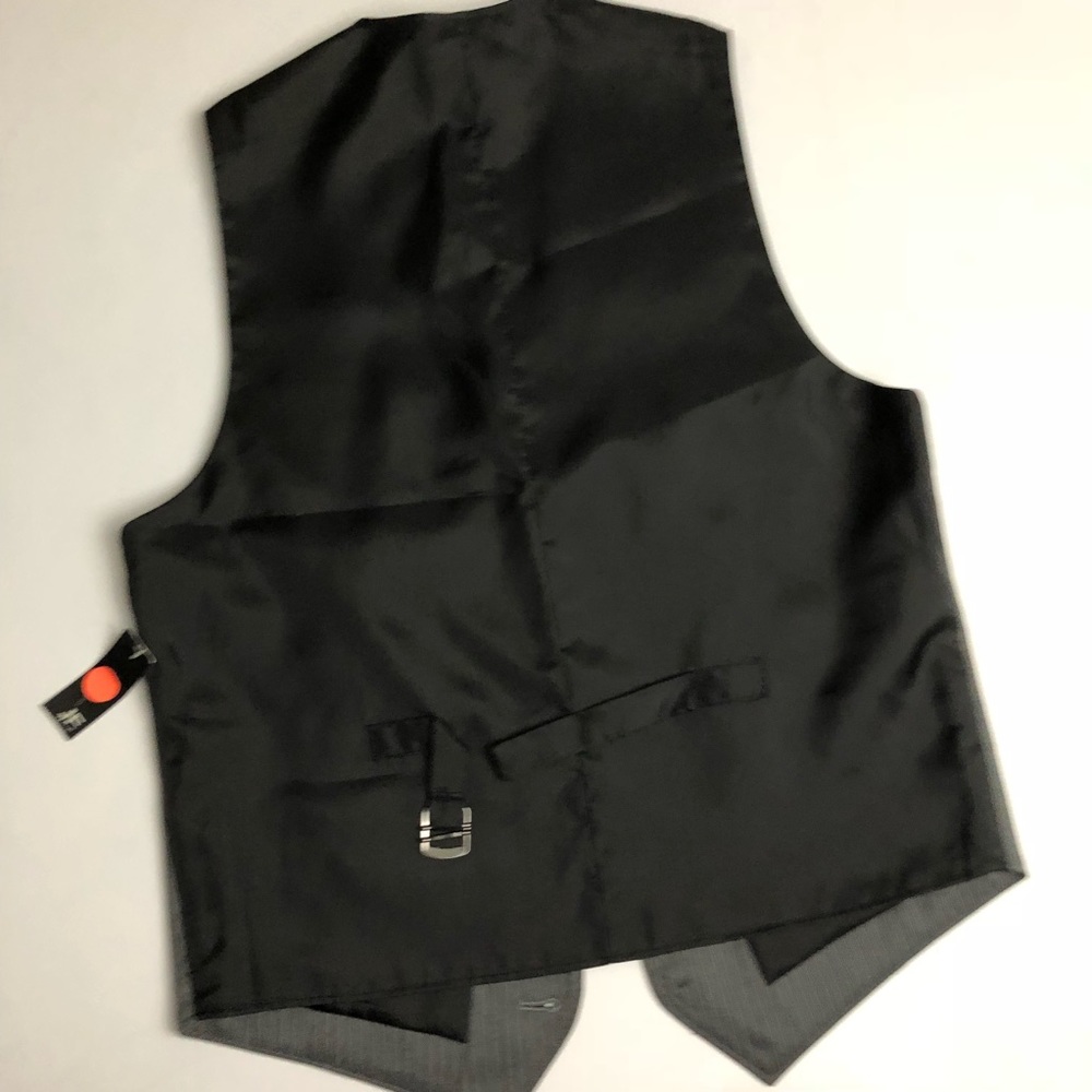 ✅SOLD✅Men’s NWT Grey Suit Vest Size Small - Picture 2 of 3